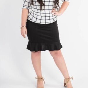 Agnes & Dora Black Flounce Skirt. Size 2X